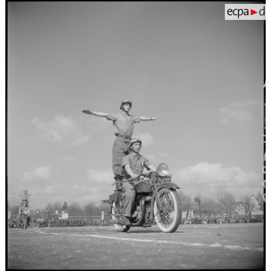 Démonstration de la 17e compagnie du train de Tarbes.