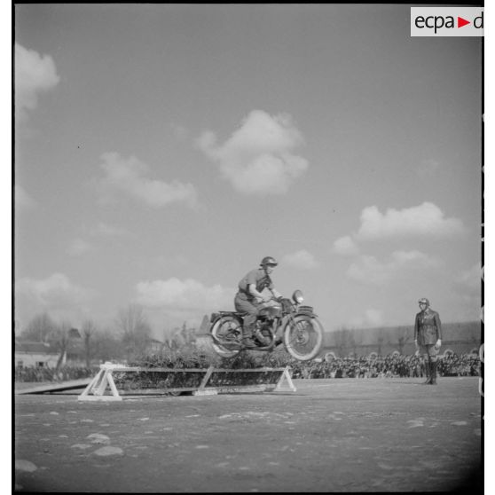 Démonstration de la 17e compagnie du train de Tarbes.