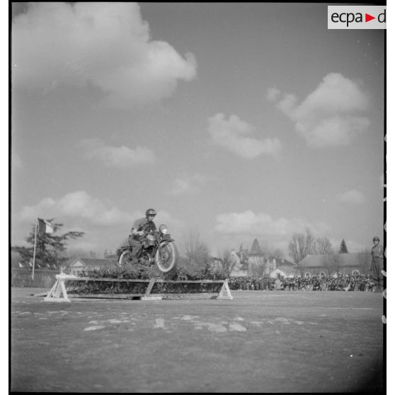 Démonstration de la 17e compagnie du train de Tarbes.