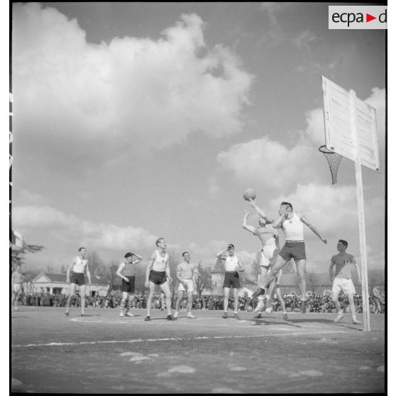 Match de basket-ball lors de la fête régimentaire du 2e RH.