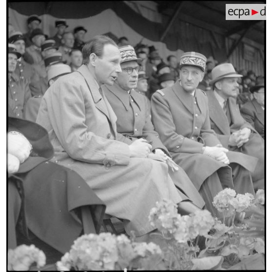 La tribune officielle pendant la finale du championnat militaire de rugby.