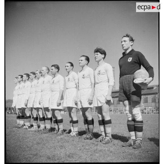 L'équipe de football du 43e RIA (régiment d'infanterie alpine) de Marseille finaliste et vainqueur de la coupe de France militaire.