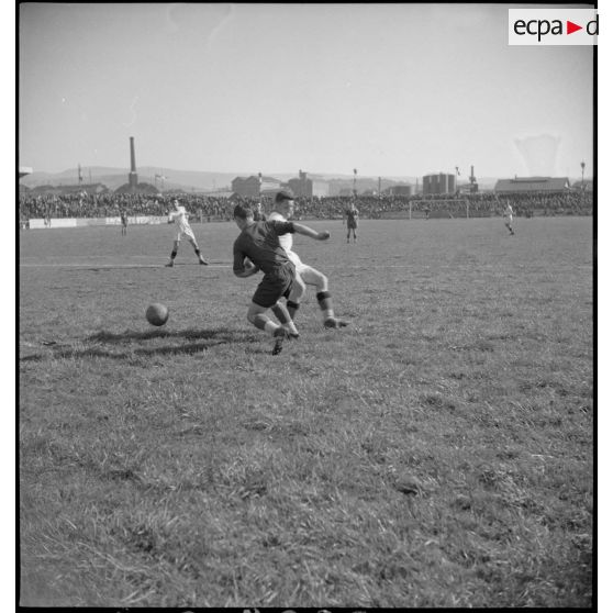 Phases de jeu lors de la finale de la coupe de france militaire de football.
