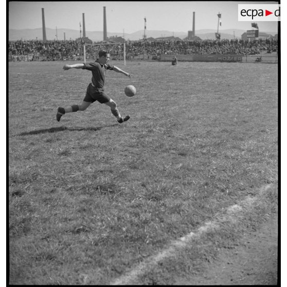 Phases de jeu lors de la finale de la coupe de france militaire de football.