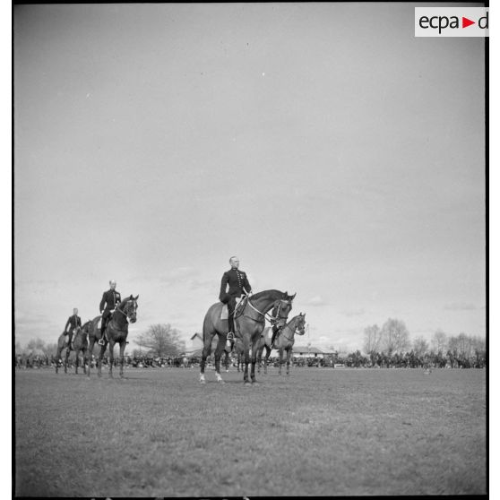 L'écuyer en chef du Cadre Noir au cours de la fête.