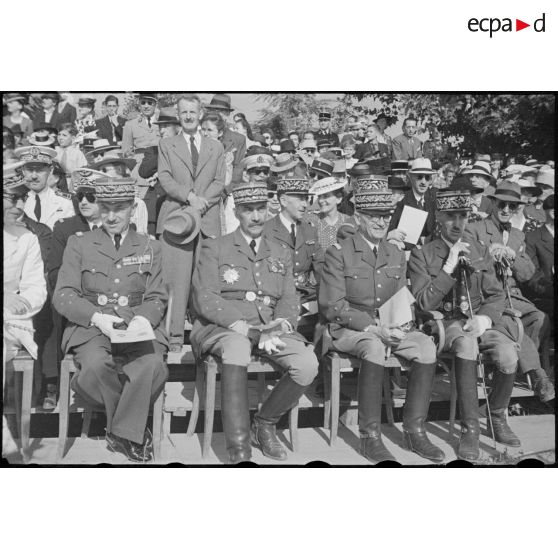 Les autorités et officiels assistent à la cérémonie du triomphe et du baptême.