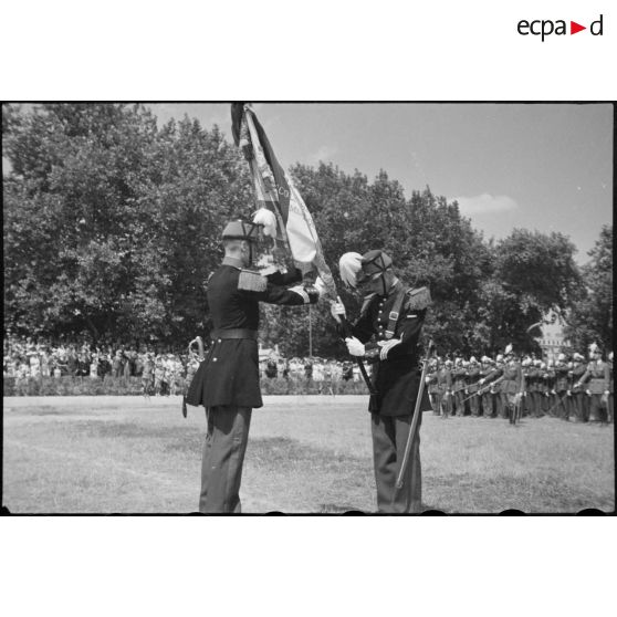 Remise du drapeau de l'Ecole à la promotion "Charles de Foucauld".