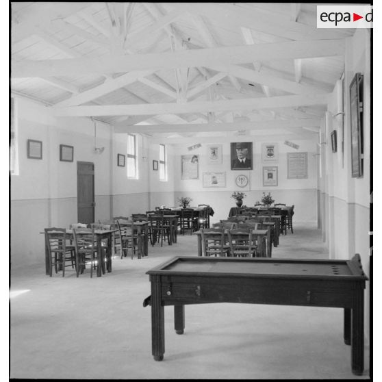 La salle de lecture du foyer.