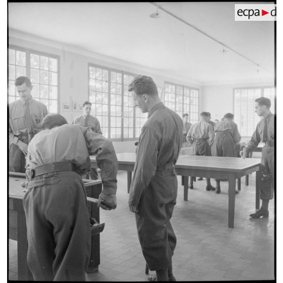 Salle de jeux au foyer de l'école du génie.