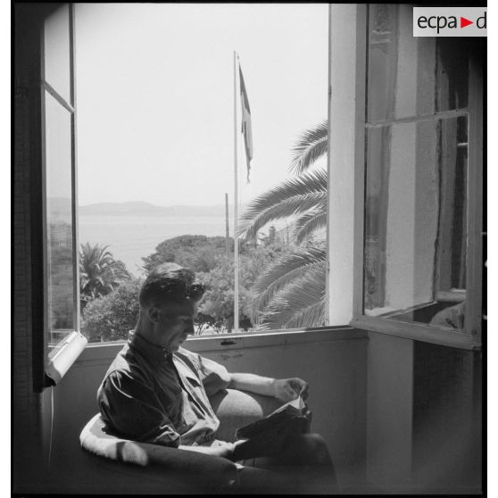 Chambre de l'hôtel transformé en centre d'hébergement.