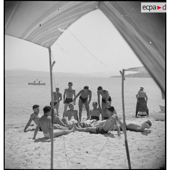 Permissionnaires sur la plage de Sainte-Maxime.