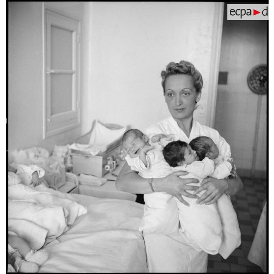 Présentation de nouveaux-nés à la maternité de l'hôpital Purpan de Toulouse.