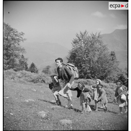 Promenade de quelques enfants.