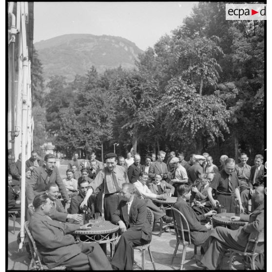 Terrasse dans les jardins du "Pyrénées Palace".