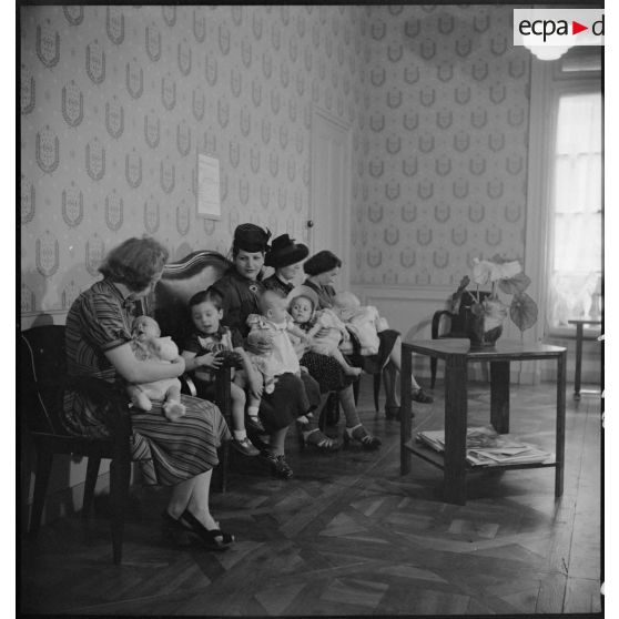 Salle d'attente du centre médico-social de Lyon.