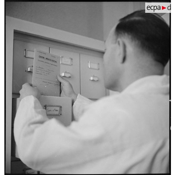 Fiches de contrôle des patients.