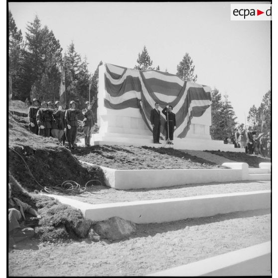 Le monument avant son inauguration.