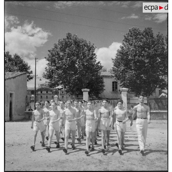 Séance d'hébertisme à l'EMP d'Autun, repliée à Valence.