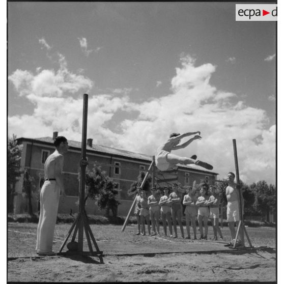Séance d'hébertisme à l'EMP d'Autun, repliée à Valence.