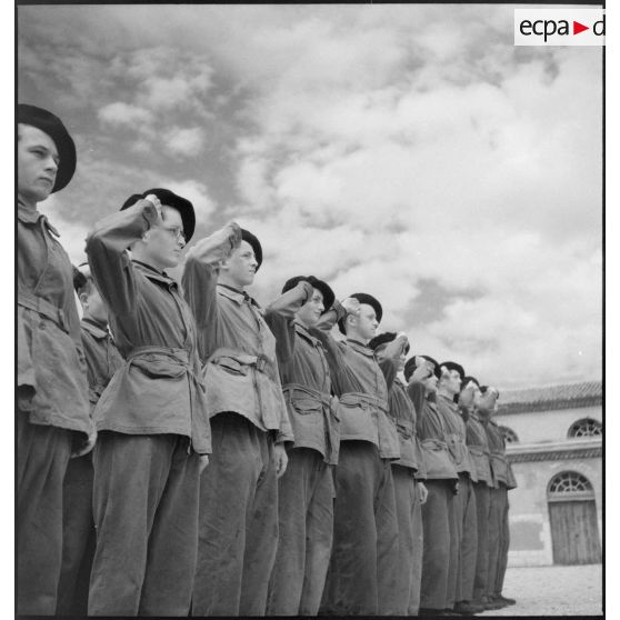 Rassemblement à l'EMP d'Autun, repliée à Valence.