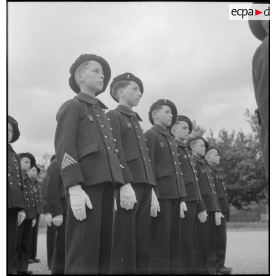 Séance d'ordre serré à l'EMP d'Autun, repliée à Valence.