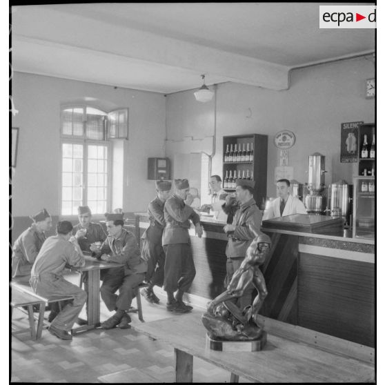 Le bar du foyer du 23e RI.