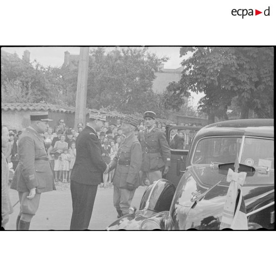 Le général d'armée Charles Huntziger arrive à Mâcon.