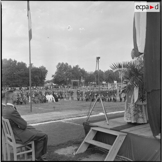 Messe en plein air lors de la cérémonie de baptême de la nouvelle promotion de Saint-Cyr.