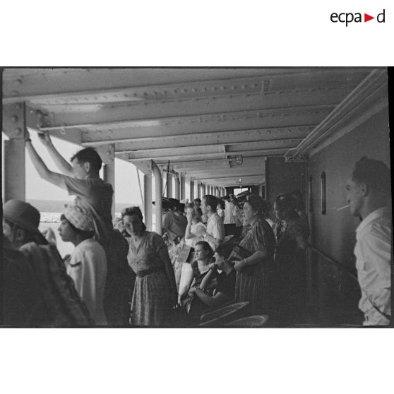 Soldats rapatriés et leurs familles.