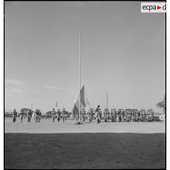 Cérémonie des couleurs au camp Galliéni à Fréjus.
