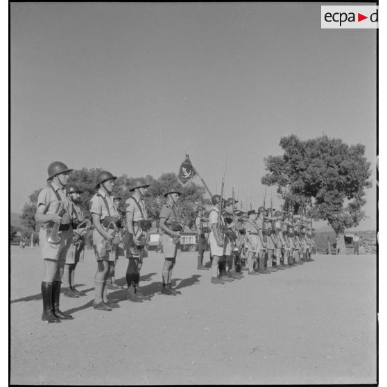 Cérémonie des couleurs au camp Galliéni à Fréjus.