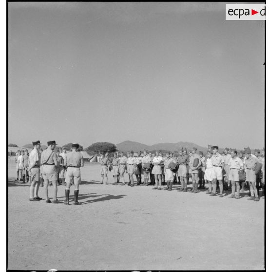 Rapport et revue de paquetage au camp Galliéni à Fréjus.