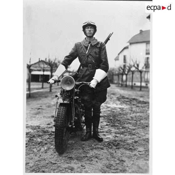 Portrait d'un motocycliste du 2e escadron de la 4e légion de la Garde.