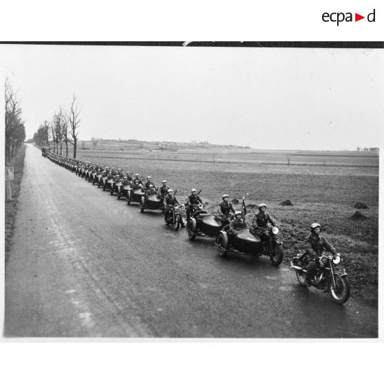 Peloton motocycliste du 2e escadron de la 4e légion de la Garde.