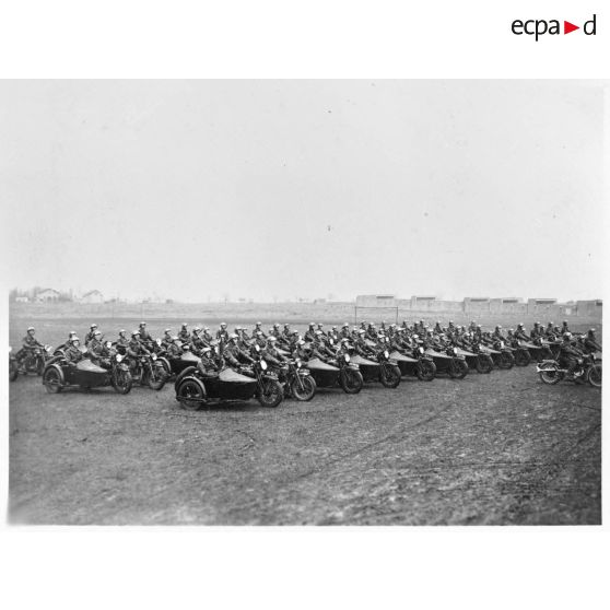 Peloton motocycliste du 2e escadron de la 4e légion de la Garde.