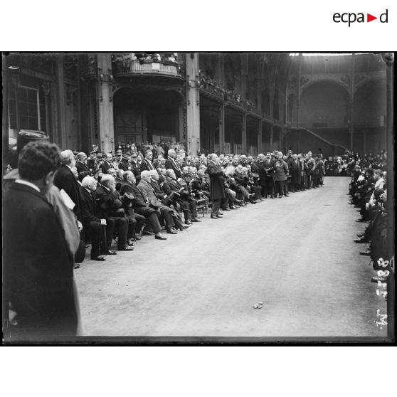 Paris. 14 Juillet 1916. Grand Palais. Le Président de la République lisant son discours. [légende d'origine]