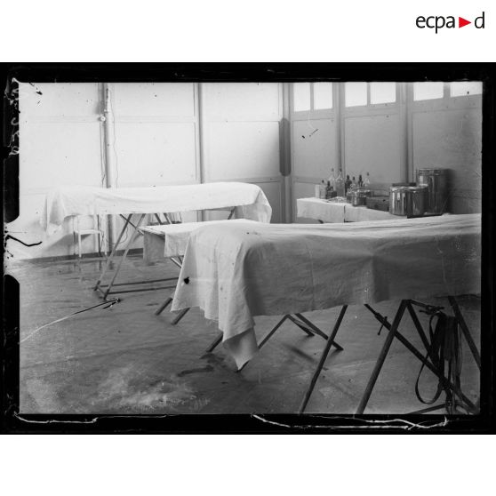 Cerisy-Gailly ; Hôpital d'évacuation - salle d'opérations. [légende d'origine]