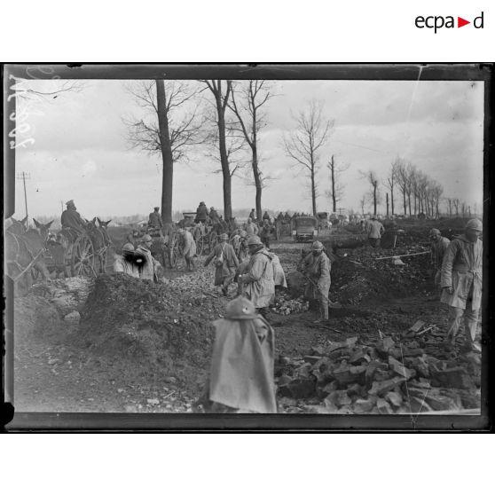 Empierrement d'une route. [légende d'origine]