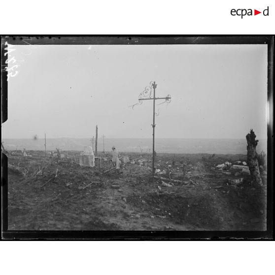 Un coin du cimetière. [légende d'origine]