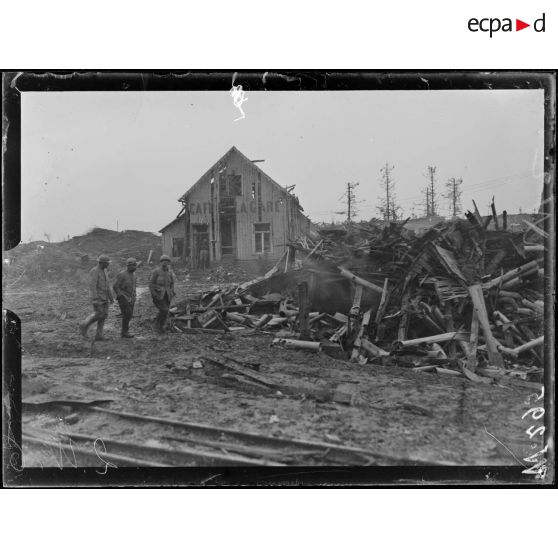 Le café de la gare de Combles. [légende d'origine]