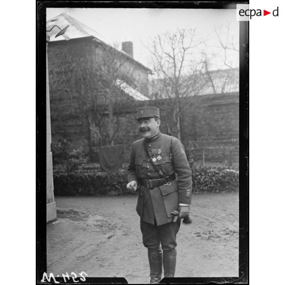 Le Colonel Cot. [légende d'origine]