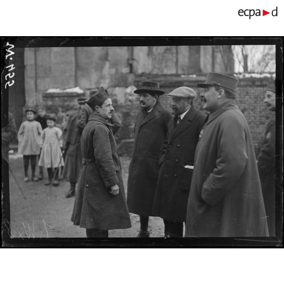 Froissy, la mission dans un cantonnement. [légende d'origine]