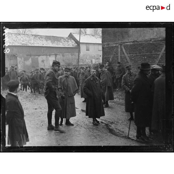 Froissy, les volontaires espagnols de la Légion Etrangère. [légende d'origine]