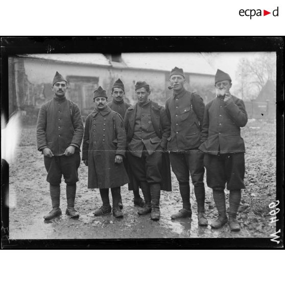 Froissy, les volontaires roumains de la Légion Etrangère. [légende d'origine]