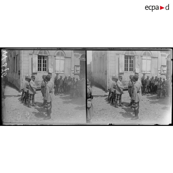 Altenach, le général Pétain accompagné des généraux Berdoulat et Puyperoux. [légende d'origine]