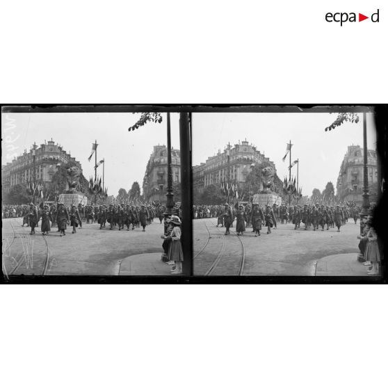 Paris, au Lion de Belfort - la légion étrangère. [légende d'origine]