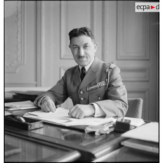 Portrait du général de division Odilon Picquendar (ou Piquendar selon les sources), chef d'état-major de l'armée de terre de juillet 1940 à l'été 1942.