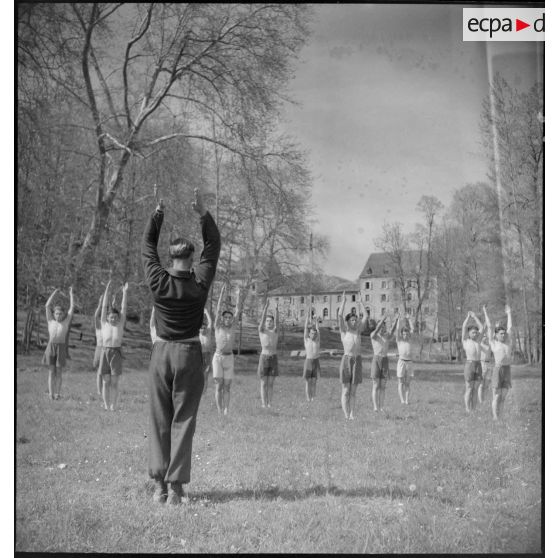 Séance d'éducation physique au centre d'éducation Bayard.