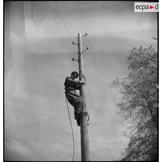 Installations de lignes électriques au centre Bayard.