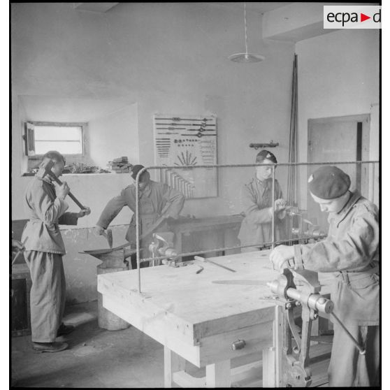 Atelier de ferronnerie au centre Bayard.